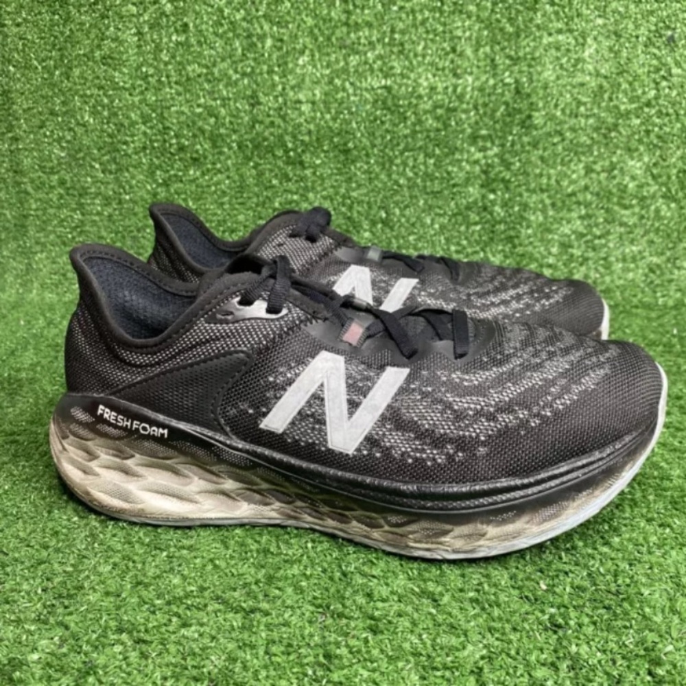 New Balance Women’s Fresh Foam V2‎ Running Shoe Black/Outerspace Size 8.5 D Wide